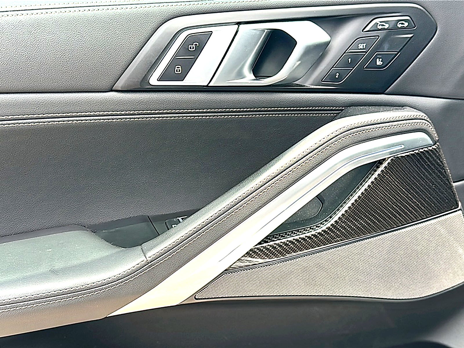 2025 BMW X6 M60i