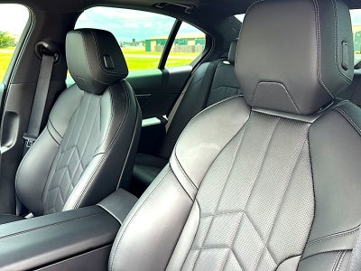 2025 BMW 5 Series 530i