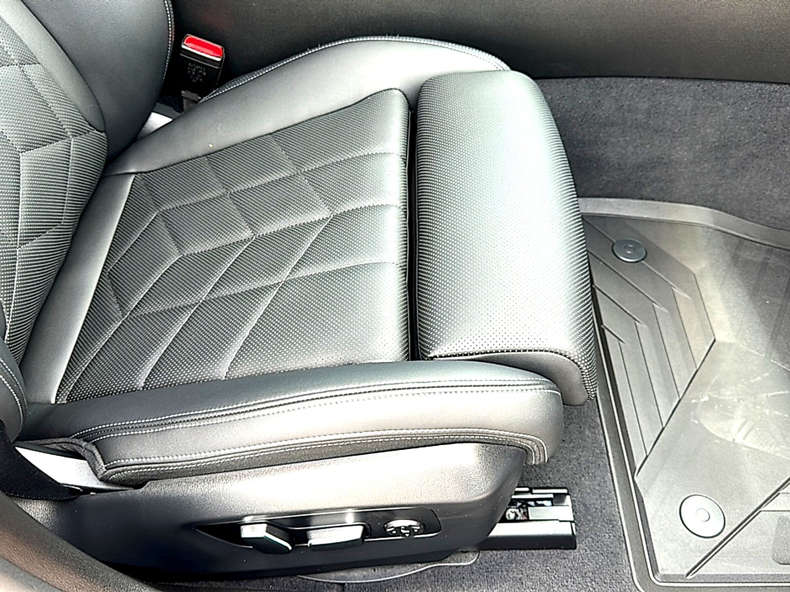 2025 BMW 5 Series 530i