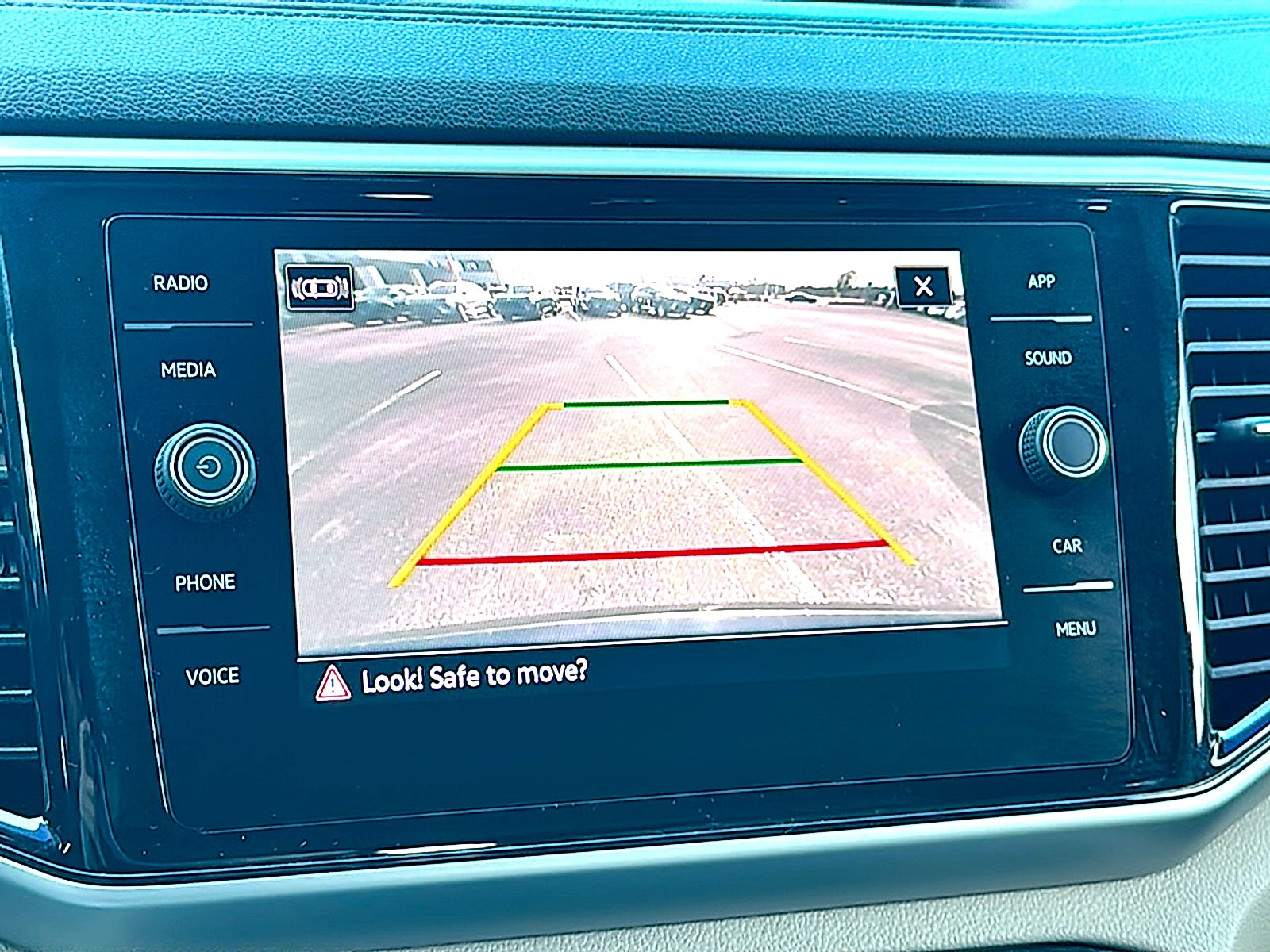 2022 Volkswagen Atlas 2.0T SE w/Technology