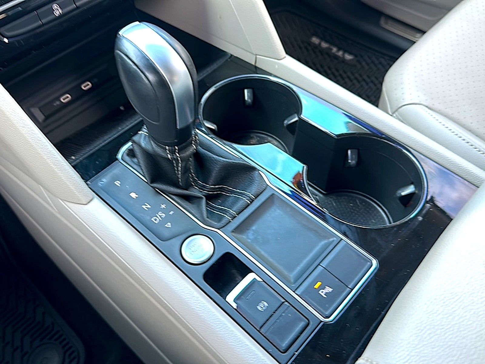 2022 Volkswagen Atlas 2.0T SE w/Technology