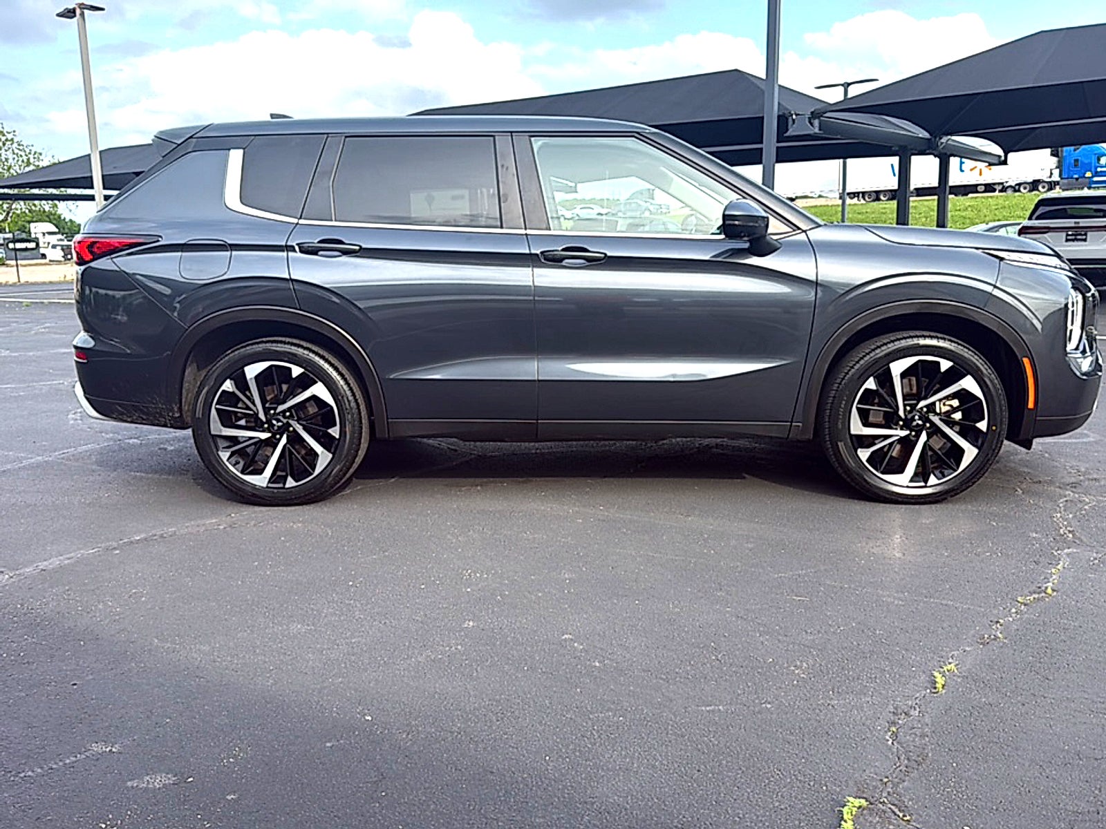 2024 Mitsubishi OUTLANDER SE